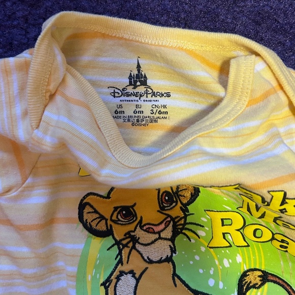 Disney The Lion King, Simba baby Onesie - 6 Months - Picture 3 of 4